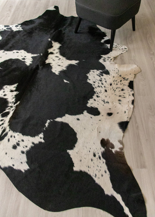Black And White Cowhide Rug (Size: 240 X 210 CM) CHR1867