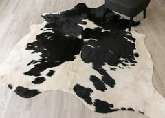 Black And White Cowhide Rug (Size: 210 X 210 CM) CHR1868