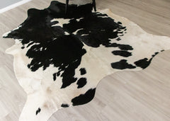 Black And White Cowhide Rug (Size: 210 X 210 CM) CHR1868
