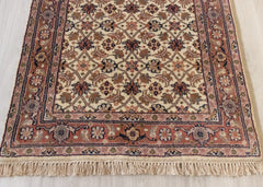 Oriental Agra Hand-Knotted Floral Wool Hallway Runner Rug – 90 x 160 cm