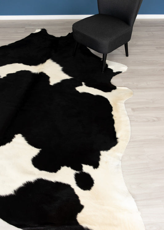 Black And White Cowhide Rug (Size: 280 x 230 CM)