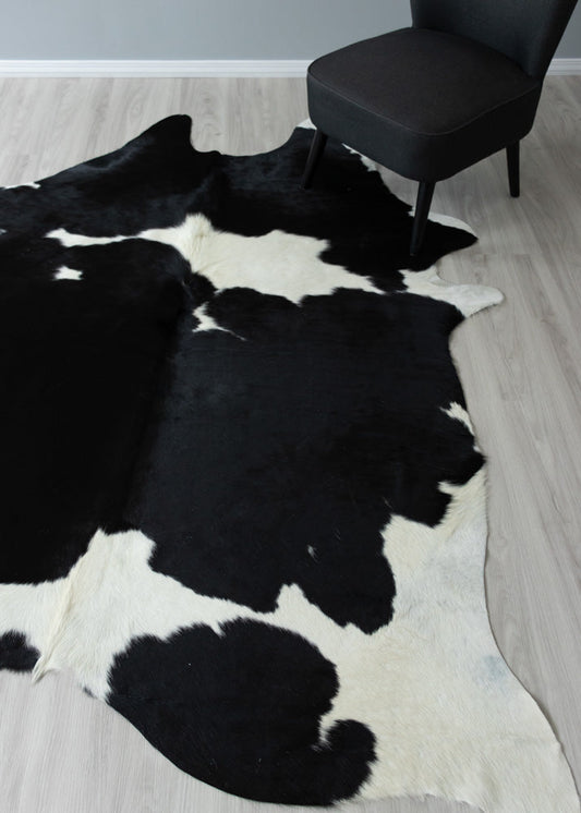 Black And White Cowhide Rug (Size: 230 x 200 CM)