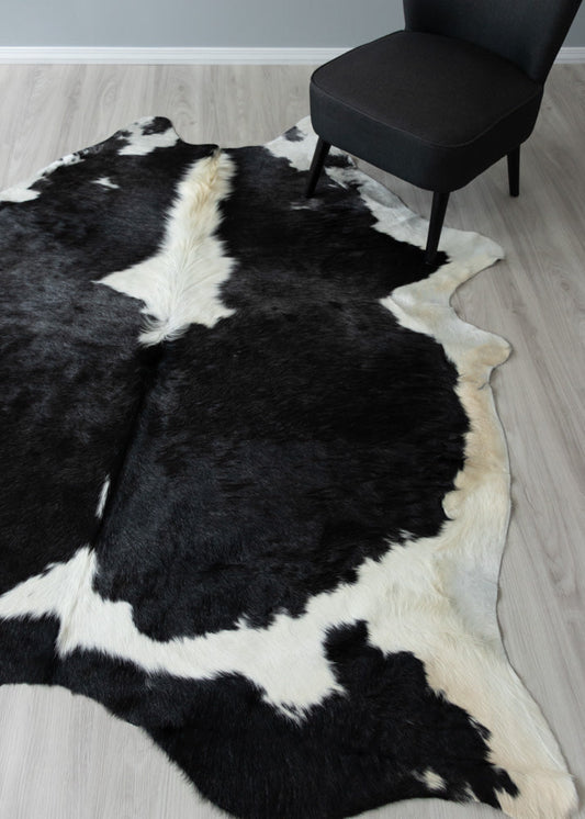 Black And White Cowhide Rug (Size: 230 x 200 CM)