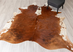 Medium White Spine Belly Brindle Cowhide Rug (Size: 230 x 200 CM)