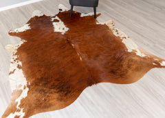 Medium White Spine Belly Brindle Cowhide Rug (Size: 230 x 200 CM)